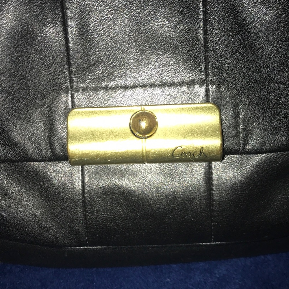 Coach leather black shoulder bag. - Picture 4 of 6